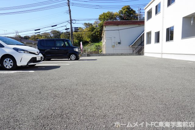 クオーレ津浦町の駐車場