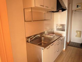 アウローラのキッチン|洋室からキッチン