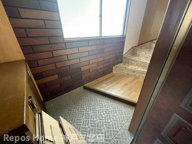 開福ビルの玄関