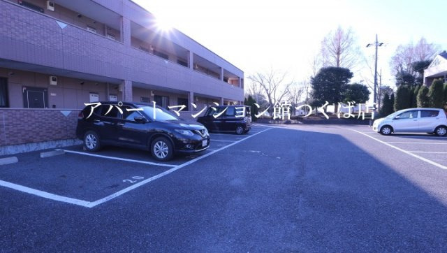 エル・アールの駐車場