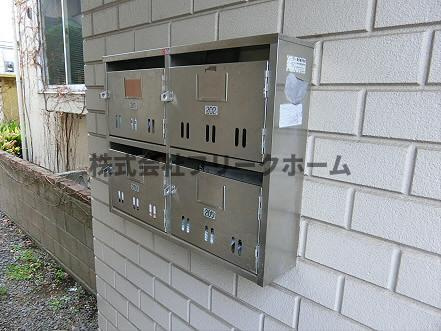 武蔵野市御殿山２丁目のアパートのエントランス