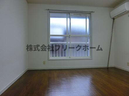 武蔵野市御殿山２丁目のアパートの居間・リビング