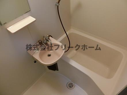 武蔵野市御殿山２丁目のアパートの浴室