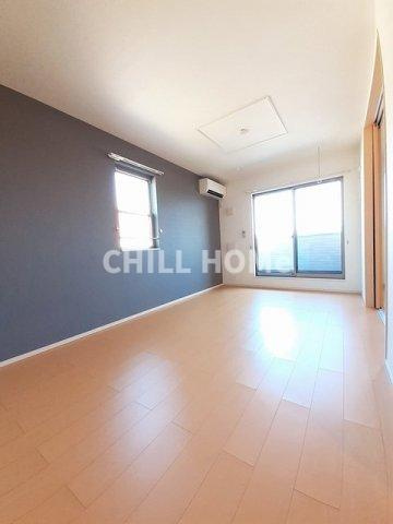 プライマリー・ヒルの居間・リビング|当社、チルホームのHPもご覧ください(^^)/物件情報多数♪