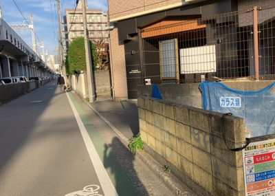 【庭】 | ライオンズマンション本厚木第３ | 物件によっては、入居者が個人的に使用できる専用庭がついているものもあります。また、住宅の中にある土間の部分を庭と呼ぶこともあります。庭の用途は住む人によって変わり、それによってデザインもさまざまです。