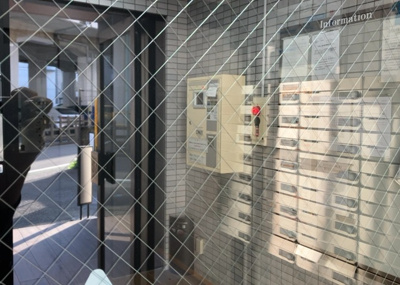 【ロビー】 | ライオンズマンション本厚木第３ | ラウンジは、マンションの共用スペースに椅子やテーブルなどを配置した利用者が寛げる空間です。屋内型ラウンジと屋外型ラウンジがあります。共用部分の管理状況と合わせて、詳細については現地でご確認ください。