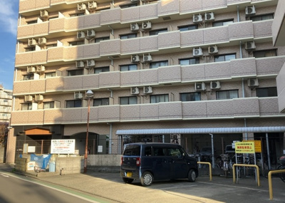 【外観】 | ライオンズマンション本厚木第３ | 眺望の良さを楽しめるダイニングキッチンで家族団らんの時間を過ごしてはいかがでしょうか。バルコニーから見える景色を家族で眺める時間は、時間が経つのを忘れてしまいそうですね。是非、現地を見に行きましょう！