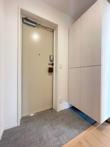 Crest垂水の玄関