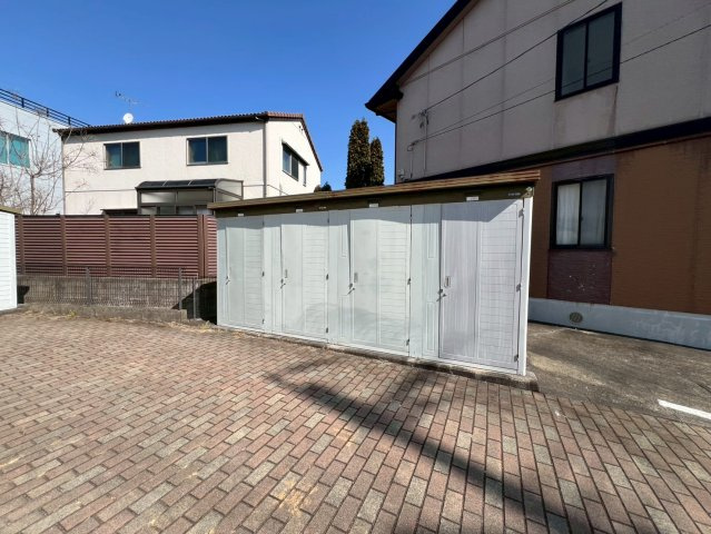 ヴィーナスⅢ番館の駐車場