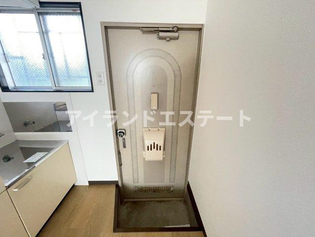 コーポKIT　バストイレ別　温水洗浄便座　陽当たり良好の玄関