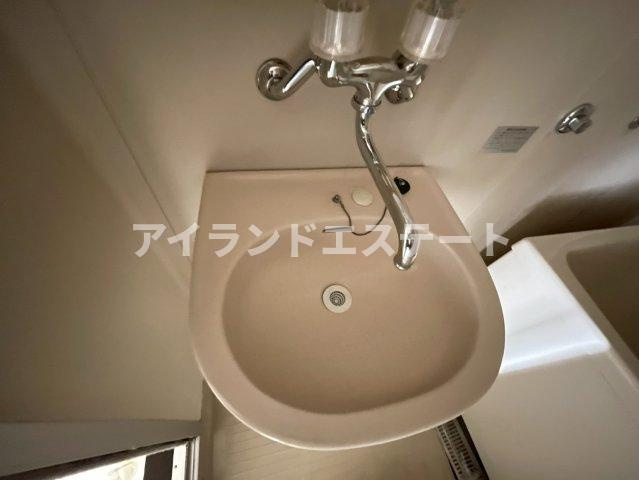 コーポKIT　バストイレ別　温水洗浄便座　陽当たり良好の洗面所