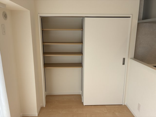 美しが丘ルピナスの居間・リビング|収納：左