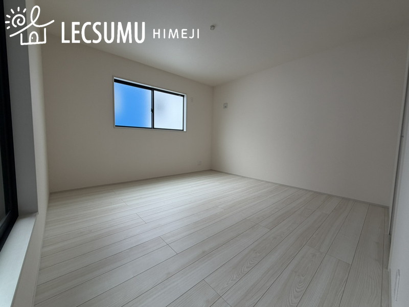 姫路市広畑区則直3期/新築戸建の洋室