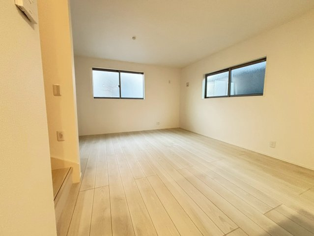 足立区西新井４丁目　新築戸建ての居間・リビング|2026年2月15日撮影