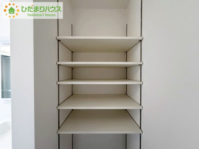 郡山市安積四丁目　新築戸建　2号棟の収納|ゆったりとした洗面所には物入れを完備！タオルや洗剤をしまえます(^^)/