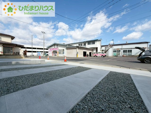 郡山市安積四丁目　新築戸建　2号棟の駐車場|ご家族でお車に乗る方に！駐車場2台分あります！