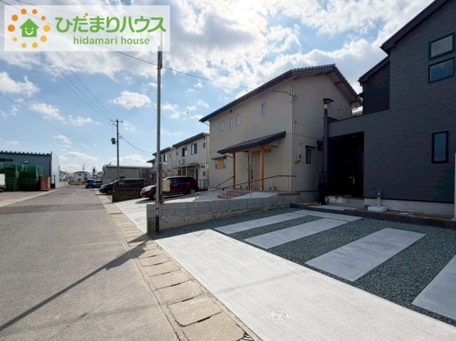 郡山市安積四丁目　新築戸建　2号棟の前面道路含む現地写真