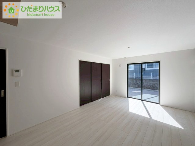 郡山市安積四丁目　新築戸建　2号棟の居間・リビング|お子様が元気に遊べる広々としたリビングです。