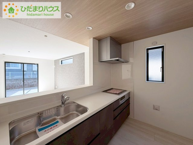 郡山市安積四丁目　新築戸建　2号棟のキッチン|ご家族と会話しながら、お料理だって出来ちゃいます☆彡