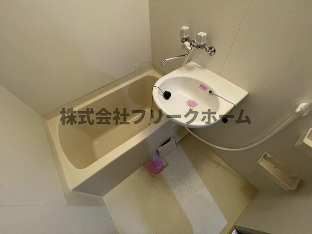 武蔵野市西久保３丁目の賃貸マンションの浴室