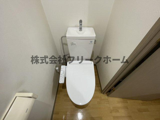 武蔵野市西久保３丁目の賃貸マンションのトイレ