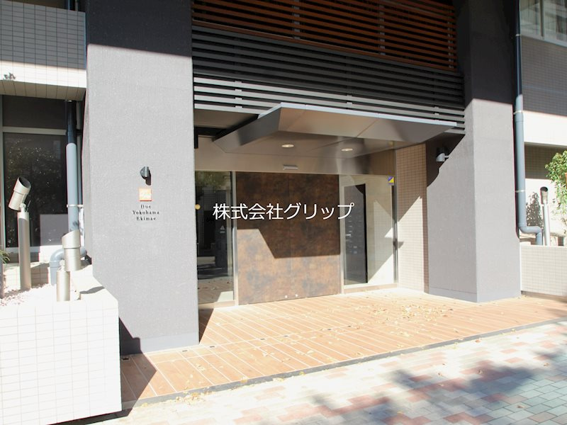ドゥーエ横浜駅前のエントランス