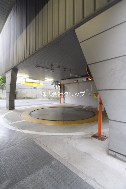 ドゥーエ横浜駅前の駐車場