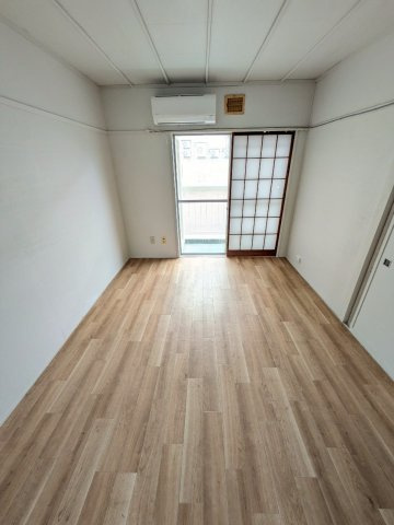 ヴィラナリー上越Ⅴの居間・リビング