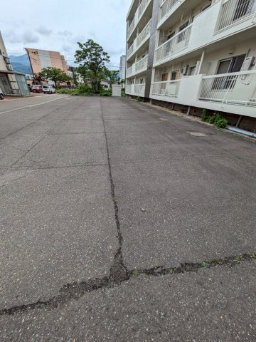 ヴィラナリー上越Ⅴの駐車場