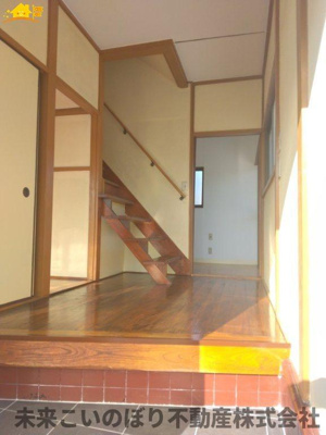 【玄関】 | 加須市向古河中古戸建て | 明るい玄関です