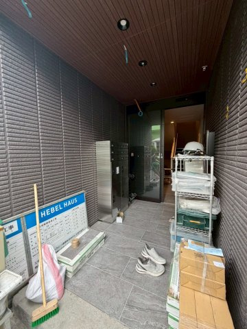 ヘーベルメゾン三鷹のエントランス