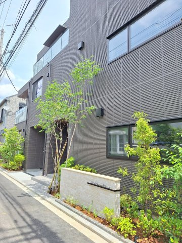 ヘーベルメゾン三鷹のエントランス