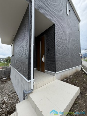 秦野市羽根第1　新築戸建　全3棟1号棟の玄関