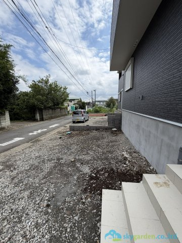 秦野市羽根第1　新築戸建　全3棟1号棟の駐車場