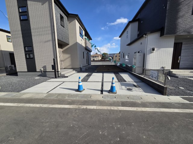 新築　太田市飯塚町第6期　4号棟の駐車場|現地写真　駐車は建物南側に並列2台可能です！