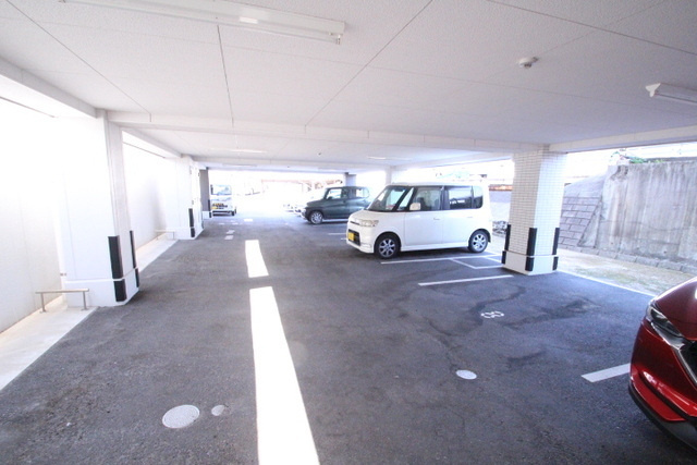 リーベ上東雲の駐車場