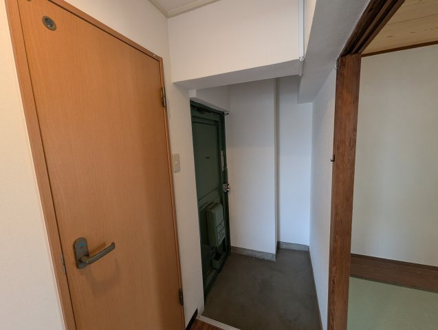 千里園マンションの玄関