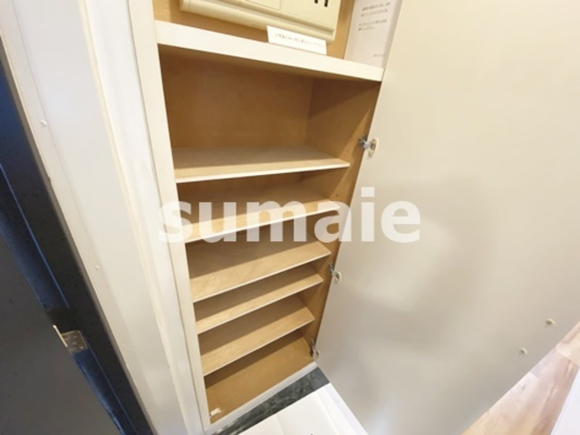 グランソレイユ大宮の玄関|シューズボックス付き！