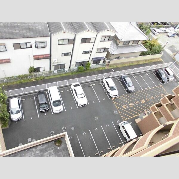 ヴィルヌーブ・ソシアの駐車場