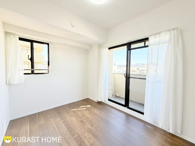 ロイヤルシャトー葛野　5階の洋室|洋室5.4帖