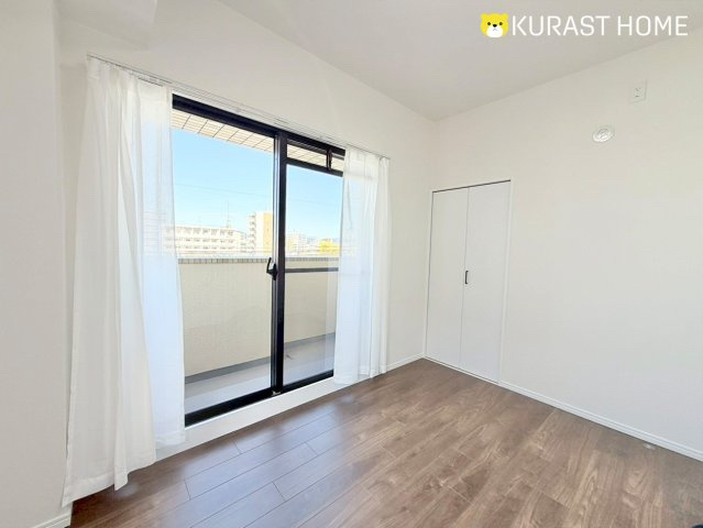 ロイヤルシャトー葛野　5階の洋室|洋室5.4帖