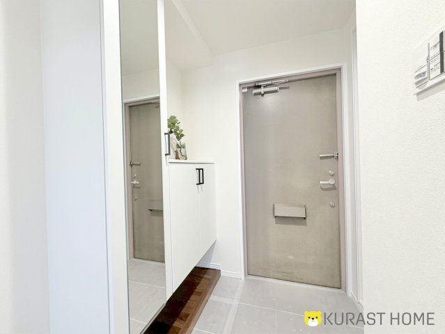 ロイヤルシャトー葛野　5階の玄関