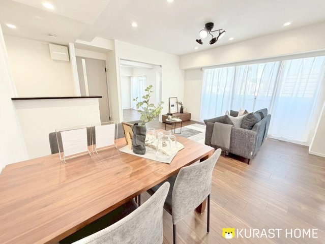 ロイヤルシャトー葛野　5階の居間・リビング