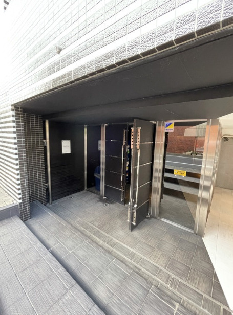 北区東十条１丁目の賃貸マンションのエントランス
