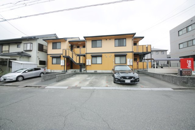 アルジャンKⅡの駐車場