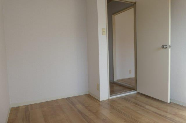 フレグランス安江の洋室