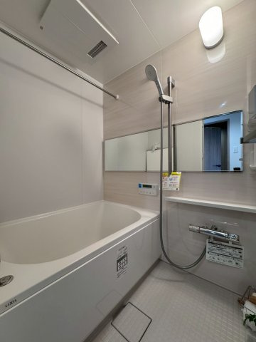 メガロコープ関目の浴室|冬にうれしい追い焚き機能付きの浴室。
洗濯物に大活躍の浴室乾燥機付きです！