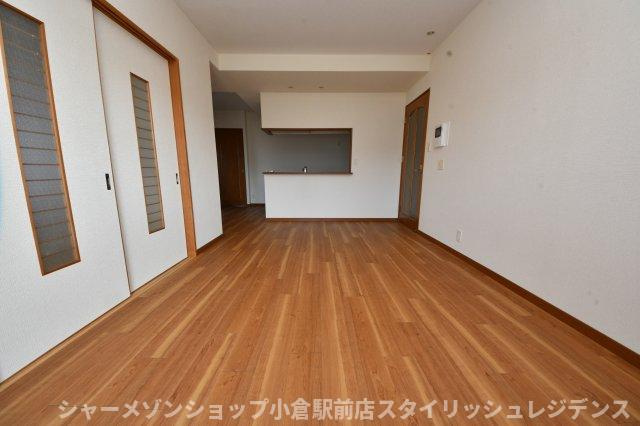 サンライフ企救丘駅前Ⅱの居間・リビング