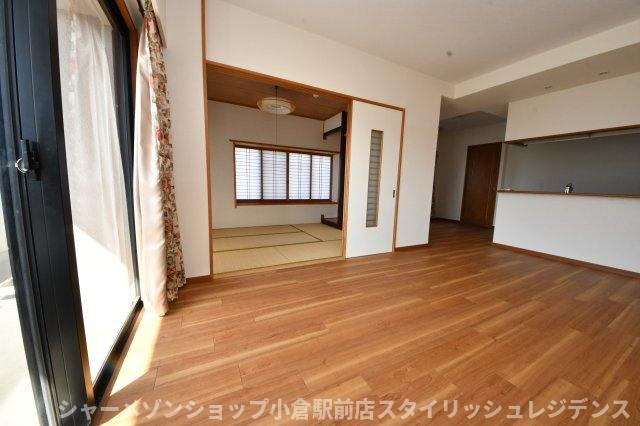 サンライフ企救丘駅前Ⅱの居間・リビング