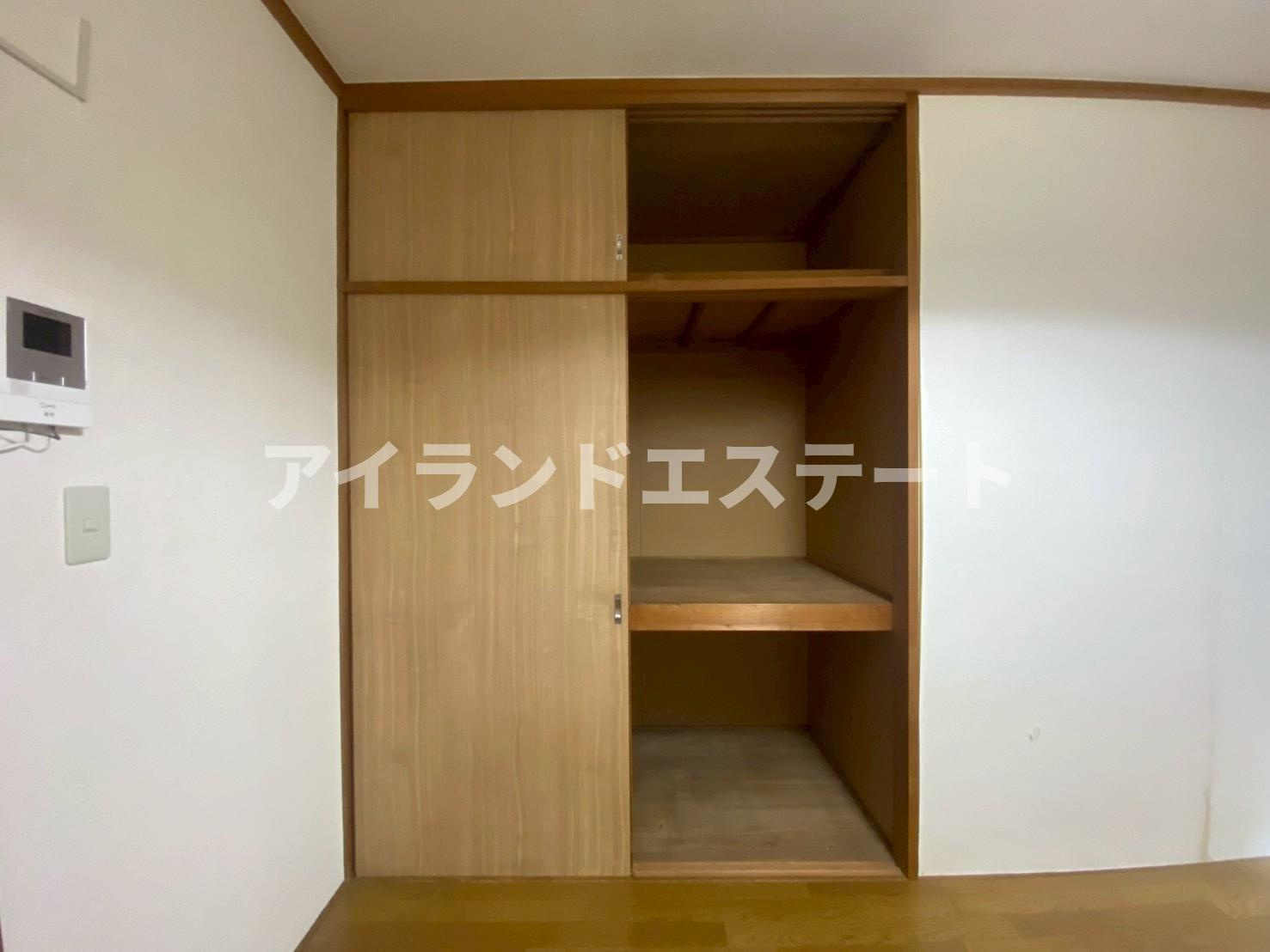 ファミール・ユイ　独立洗面台　駅近　リフォーム中の収納